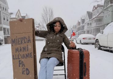 VIDEO | Dominicanos en Estados Unidos asumen tormenta de nieve con humor