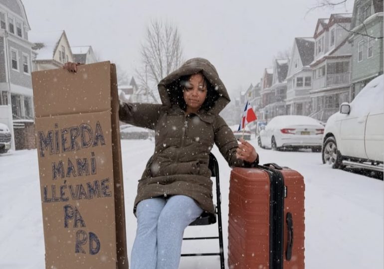 VIDEO | Dominicanos en Estados Unidos asumen tormenta de nieve con humor
