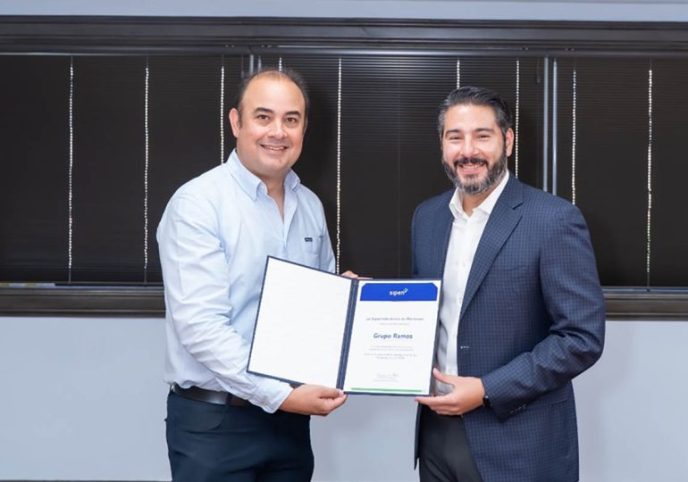 Grupo Ramos recibe certificación de la Superintendencia de Pensiones