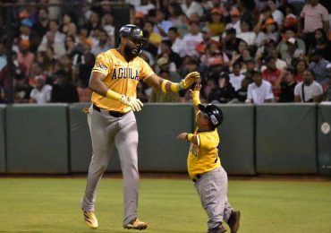 Las Águilas siguen vivas, Toros ponen juego bajo protesta