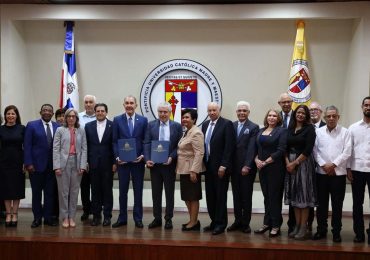 MESCyT y la Pontificia Universidad Católica de Chile firman acuerdo