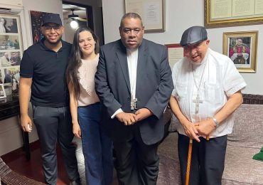 Obispo de Higüey Jesús Castro Marte visita a Monseñor de La Rosa