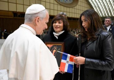 La soprano dominicana Janette Márque fue recibida hoy por el Papa León XIV