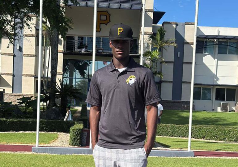 Piratas de Pittsburgh firman al prospecto Dionis Leyba