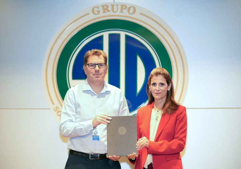 Grupo SID y escuela de negocios española firman acuerdo para otorgar becas a colaboradores