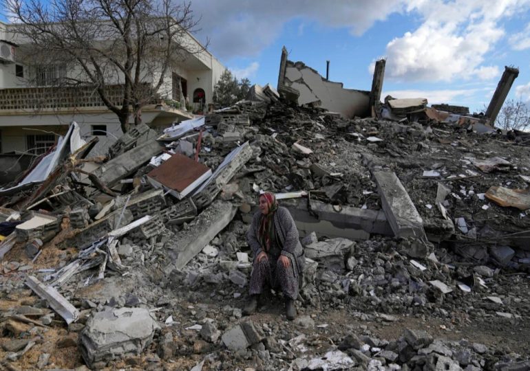 Defensa Civil orienta a la población sobre qué hacer durante un terremoto