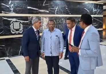 Depositan pruebas ante PGR sobre fallecidos por negligencia, malas prácticas y corrupción en Instituto Oncológico Regional del Cibao 