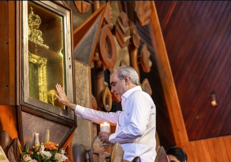 Presidente Abinader eleva oración por la nación en el Día de Nuestra Señora de la Altagracia