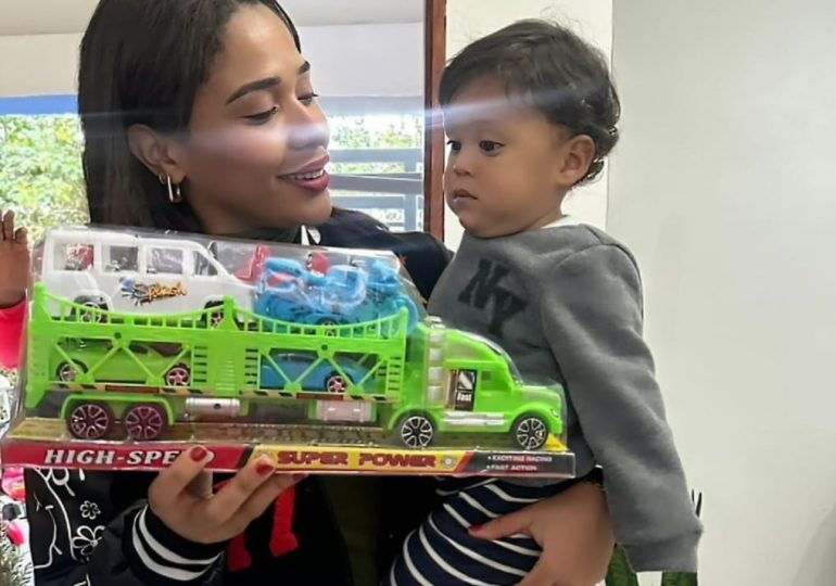 Steffany Constanza lleva alegría y esperanza a la niñez en el Día de Reyes