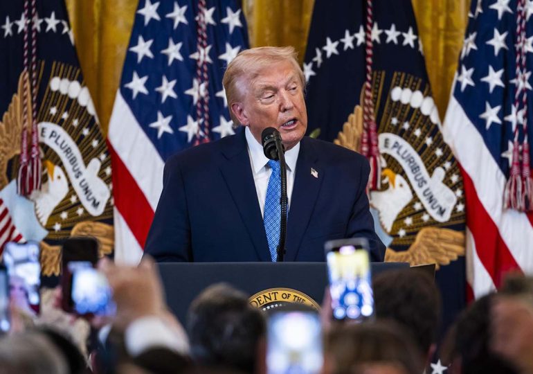 Trump impide que empresa controlada por ciudadano chino compre operación de chips en EE.UU.