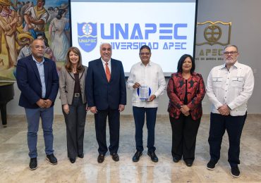 UNAPEC reconoce al director del COE, Mayor General (R), Dr. Juan Manuel Méndez