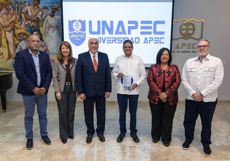 UNAPEC reconoce al director del COE, Mayor General (R), Dr. Juan Manuel Méndez