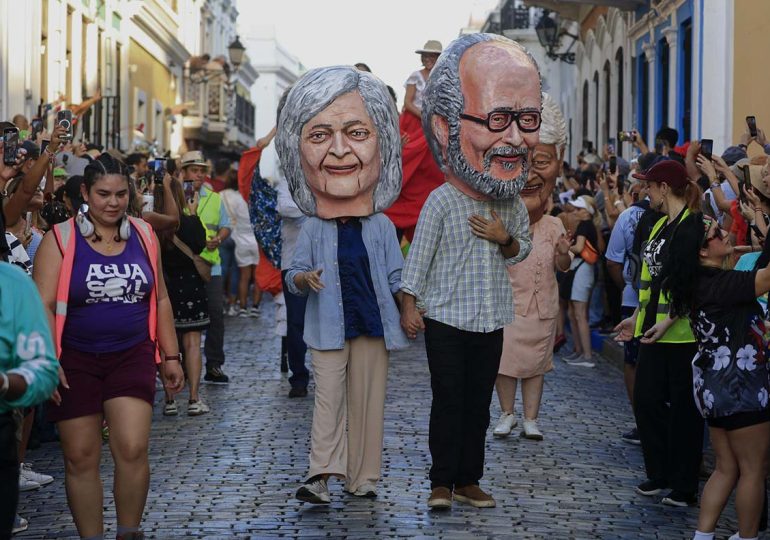 Video | Una lluvia de confeti da comienzo a las Fiestas de la Calle San Sebastián en Puerto Rico
