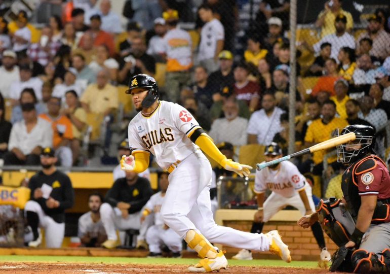 Águilas hunden a los Gigantes con hit de oro de Julio Rodríguez