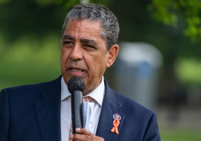 Adriano Espaillat critica acción militar de Trump contra Venezuela y denuncia violación constitucional