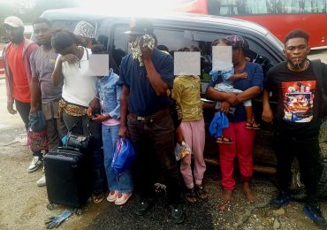 Ejército intercepta jeepeta con 11 nacionales haitianos indocumentados en Navarrete