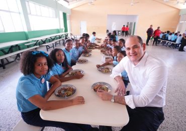INABIE reduce el uso de sal en el menú escolar y controla el azúcar para cuidar la salud de los estudiantes