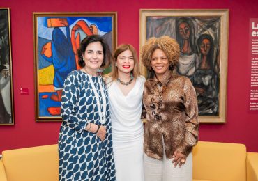 Presentan el libro Albergue de fantasmas en el Centro León