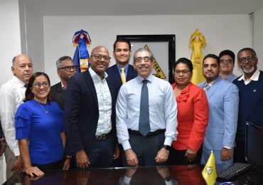 Asjana David visita al presidente electo del CMD y se compromete con el fortalecimiento de las Residencias Médicas