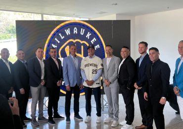 Video | Firma como Pick 1 de Milwaukee por US1.6 MM el talentoso Diego Frontado, de academia dominicana HYL
