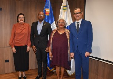 CNSS juramenta presidente del Colegio Médico Dominicano