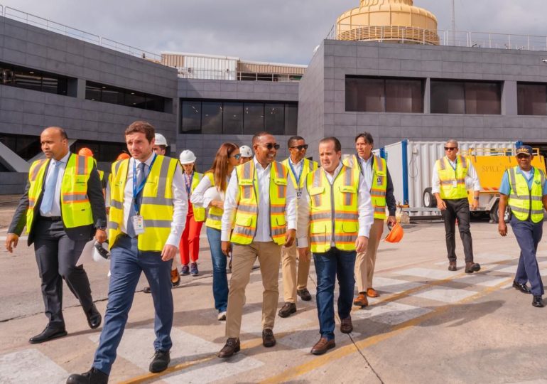 Paliza supervisa avances de nueva terminal y sistema de equipajes del AILA