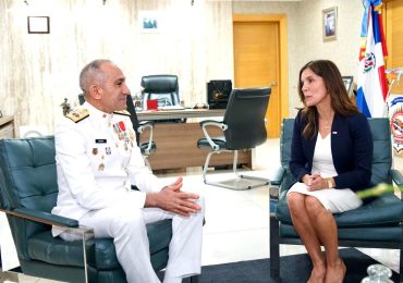 Embajadora de Estados Unidos, Leah Campos, se reúne con el presidente de la DNCD, vicealmirante Cabrera Ulloa