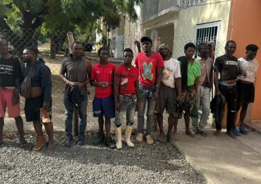Ejército detecta con drones a grupo de haitianos indocumentados en una casa abandonada en San Juan de la Maguana