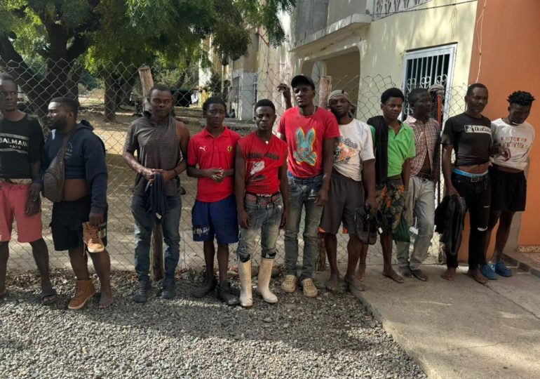 Ejército detecta con drones a grupo de haitianos indocumentados en una casa abandonada en San Juan de la Maguana