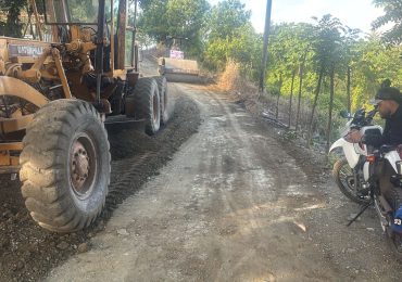 Margnaury Espinal solicita al presidente Abinader el asfaltado inmediato de calles en Pedro Brand