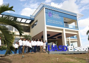Abinader inaugura Hotel Escuela de la UASD con auditorio y aula inteligente para impulsar la educación y el desarrollo turístico en El Seibo