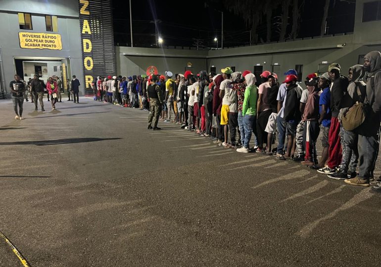 Ejército y Migración realizan operativo de interdicción migratoria y detienen 153 haitianos indocumentados en Constanza