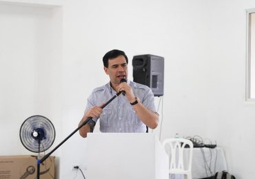 Roberto Ángel Salcedo desarrolla agenda cultural y entrega instrumentos musicales en La Romana