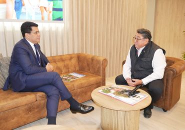 Miguel Calzada León y David Collado abordan retos y proyecciones del turismo dominicano en FITUR 2026