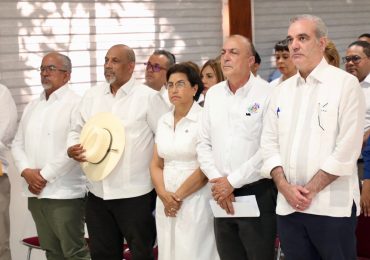 Abinader anuncia entrega de 400 becas para estudiantes de la Extensión Dajabón del Instituto de Estudios Especializados Superiores Loyola