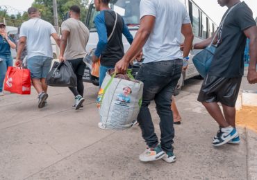 La DGSPC traslada otros 400 privados de libertad de La Victoria al CCR Las Parras