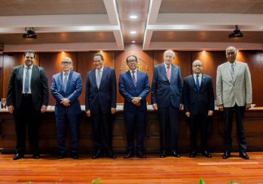 Magistrado Ramón Herrera Carbuccia pone en circulación dos obras sobre Derecho del Trabajo y la Constitución