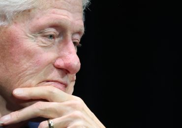 Bill Clinton rechaza las "horribles" escenas de Mineápolis y advierte de su trascendencia