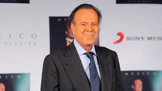 Julio Iglesias se prepara para responder a acusaciones con pruebas y mensajes privados