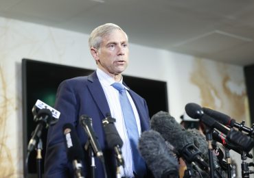 Abogado de Julian Assange asume la defensa de Nicolás Maduro en tribunal de Nueva York