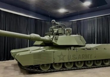 Nuevo tanque Abrams M1E3 del Ejército de EUA con cabina F1 y controles de juego de video