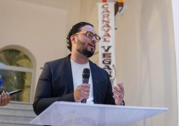 Exposición fotográfica y artística “Los Artesanos – Volumen I” resalta el alma creativa del carnaval vegano