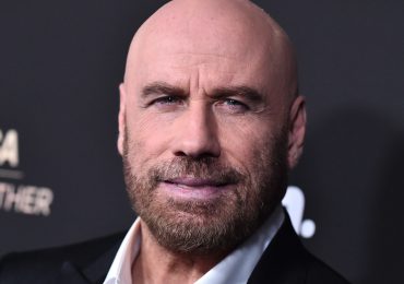 John Travolta celebra su cumpleaños obteniendo licencia para pilotar un Global Express