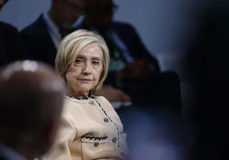Hillary Clinton niega ante el Congreso que conociera a Epstein o sus delitos
