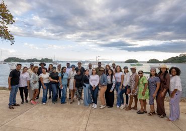 Periodistas viven experiencia de avistamiento de ballenas jorobadas junto al Ministerio de Medio Ambiente