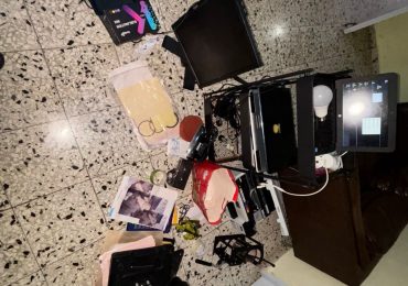 Inspectores de Migración ocupan equipos eran utilizados para la falsificación de documentos en La Romana