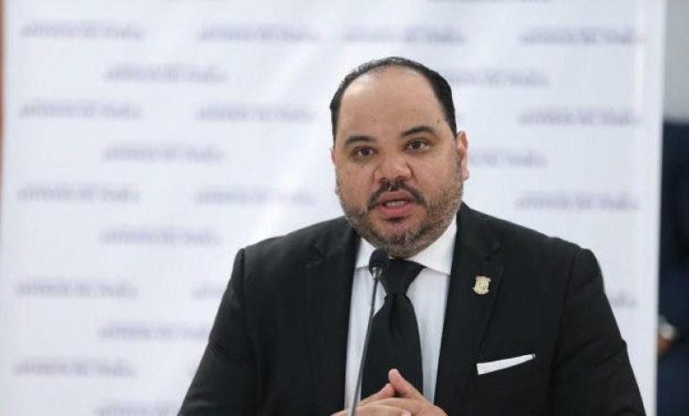 Defensor del Pueblo llama a equilibrar la competitividad y la protección en el mercado laboral