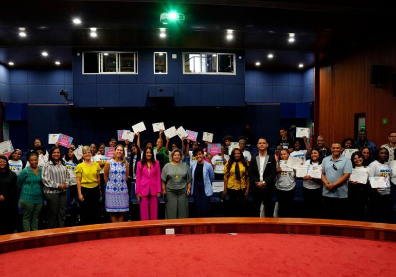 CIPAF y Fondo Canadá cierran exitosamente proyecto ImpulsaTEC beneficiando a 20 adolescentes de Haina con formación tecnológica integral