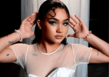 Vehículo tiroteado en la 27 de Febrero deja una joven muerta donde viajaba la artista urbana Masha