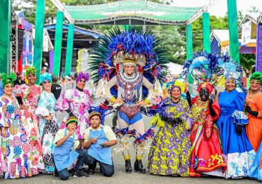 Video | Carnaval de Santiago inicia con un derroche de colorido y lleno de innovaciones
